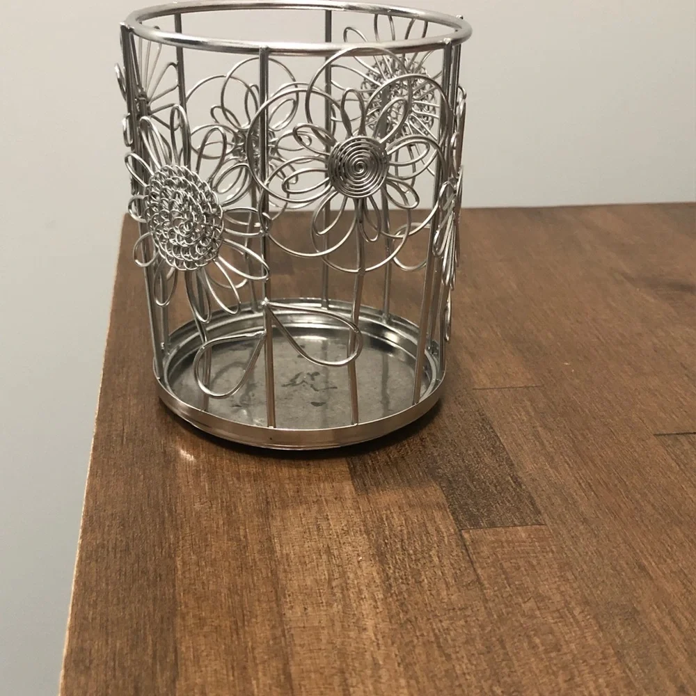 Silver Floral Metal Holder